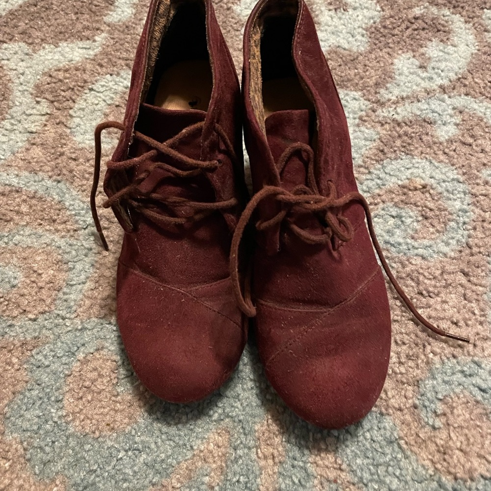 Women’s faux suede booties
